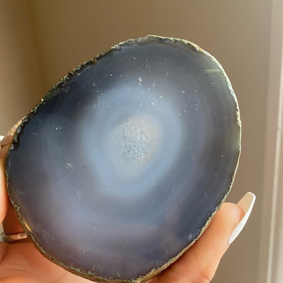 Enhydro Agate Geode with Water Inside - Picture 5 of 10